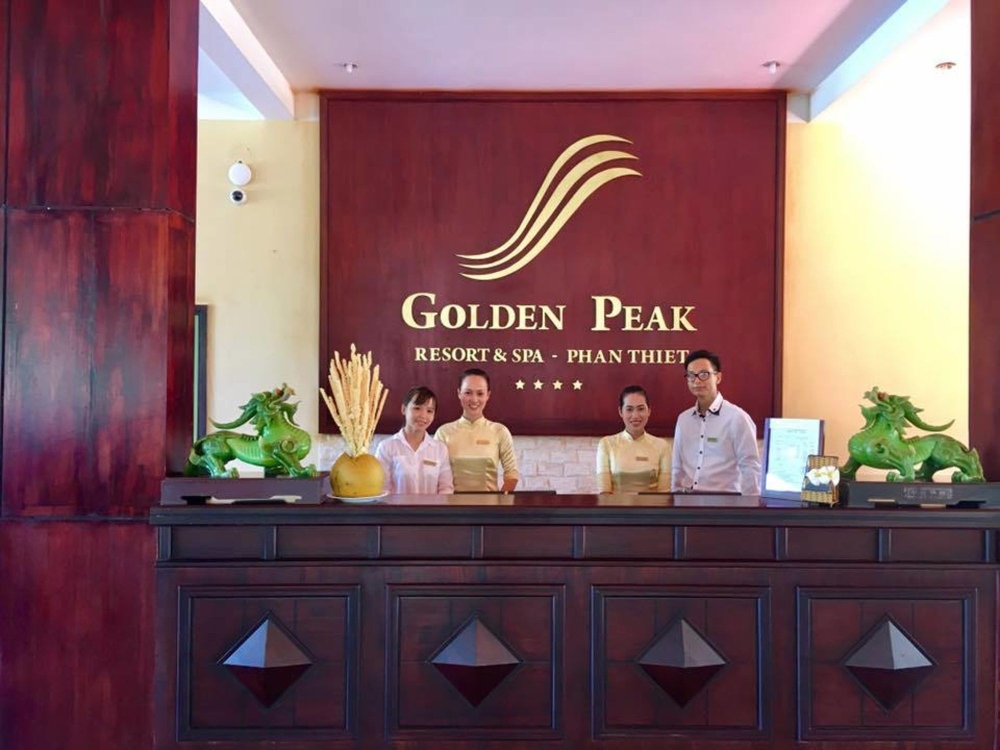 Golden Peak Resort & Spa Фантхьет Экстерьер фото